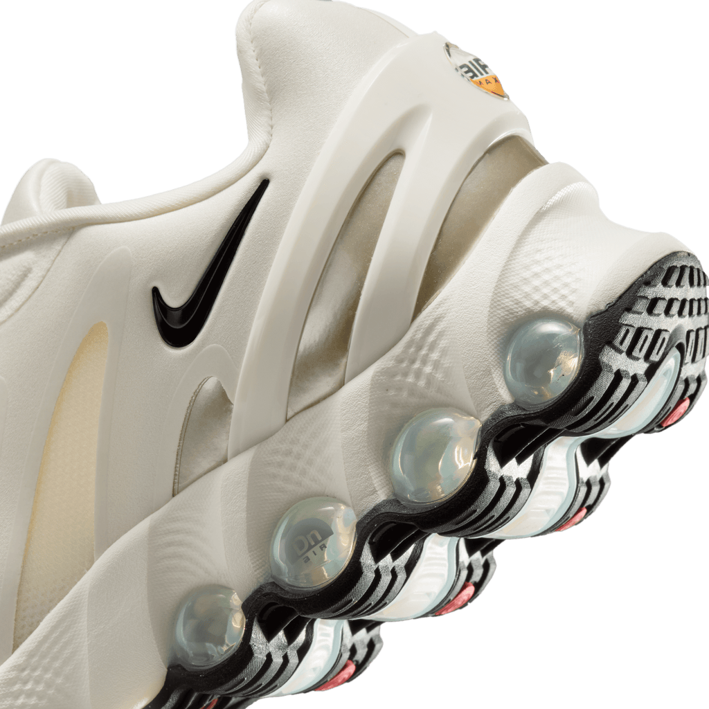 Women's Nike Air Max DN8 - Sail/Black/Fossil