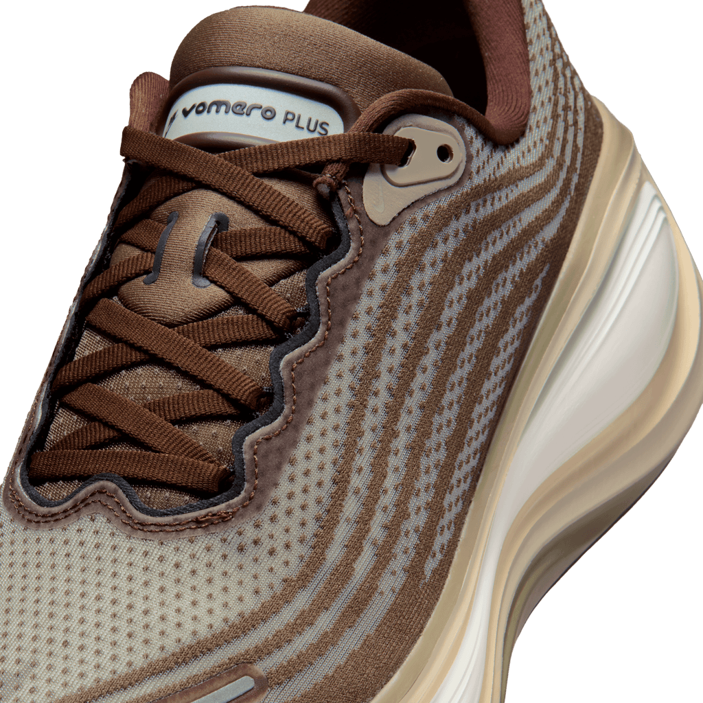 Men's Nike Vomero Plus QS - Off Noir/Pecan/Phantom/Noir