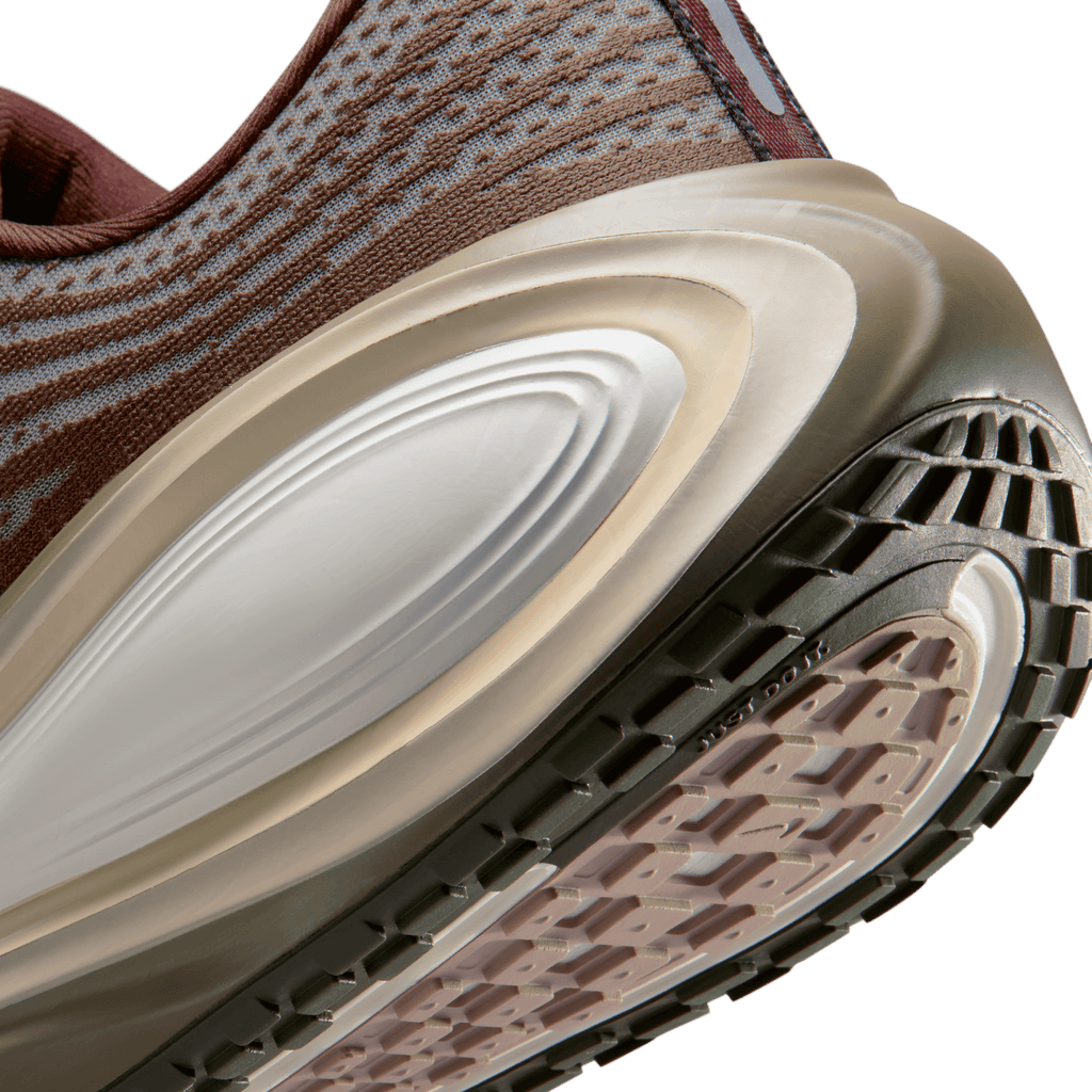 Men's Nike Vomero Plus QS - Off Noir/Pecan/Phantom/Noir