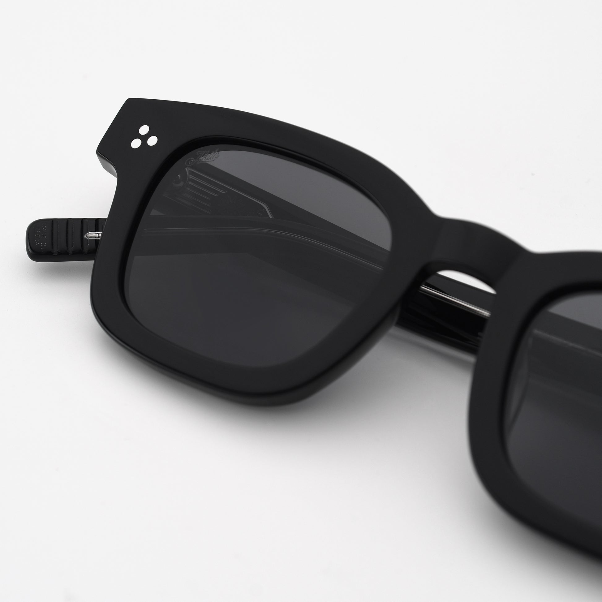 AKILA Ascent - Black/Black