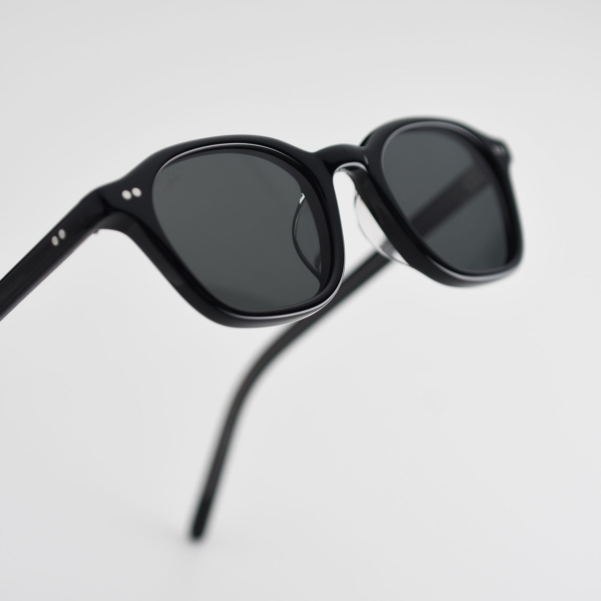 AKILA Nomos - Black/Black